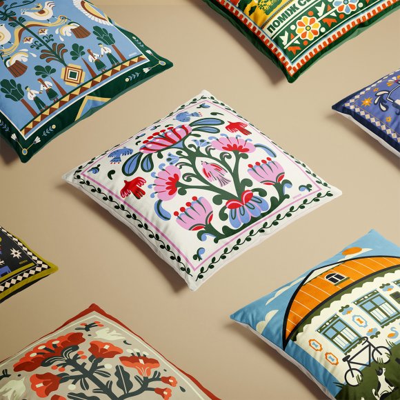 Cushion "World tree" milky: Photo