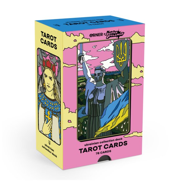 Set of Tarot cards and Tarot journal pink: Photo