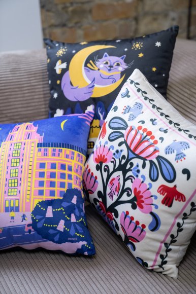 Подушка «Світове дерево» молочна: Фото