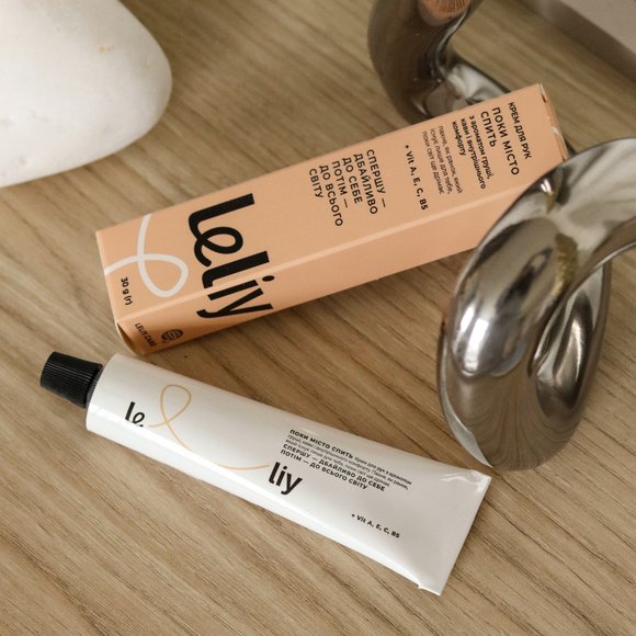 Hand cream "While the city sleeps": Photo