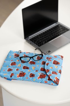 Вертикальный чехол для ноутбука «Капибары» синий: Фото Вертикальный чехол для ноутбука «Капибары» синий: Фото - ORNER