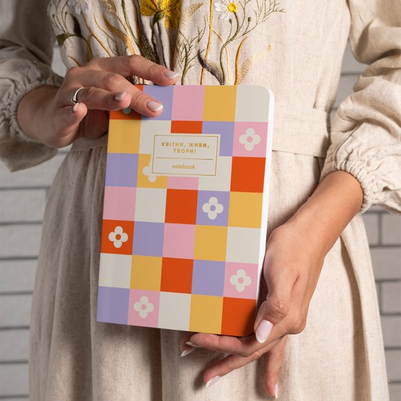 Plaid notebook "Bloom, live, create" colorful: Photo