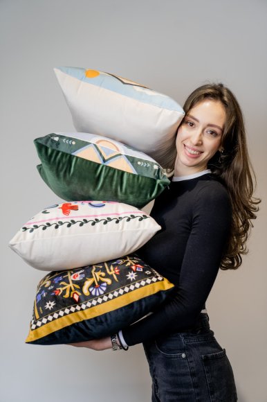 Cushion "Tree of Life" black: Photo