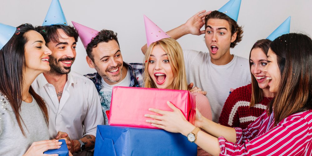 Що можна подарувати дівчині на День народження: ТОПові ідеї та варіанти: Фото 1 - ORNER