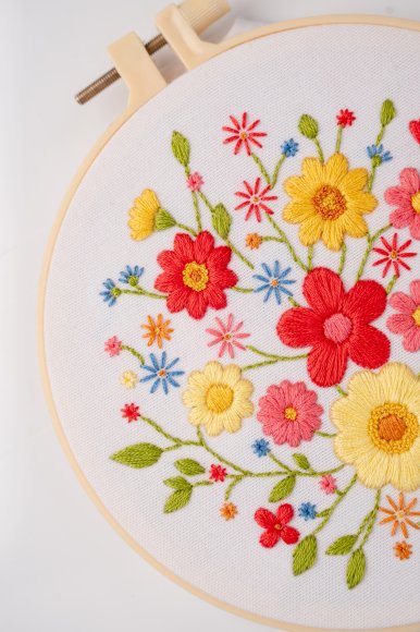 Embroidery kit Ø160 mm "Variety of flowers": Photo