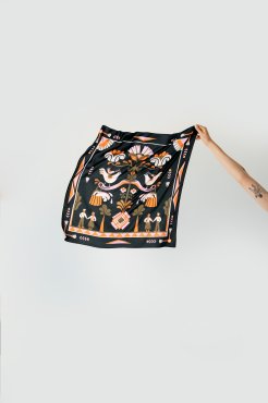 Платок «Древо рода» черный: Фото - ORNER