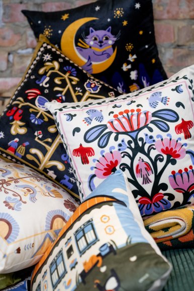 Подушка «Світове дерево» молочна: Фото