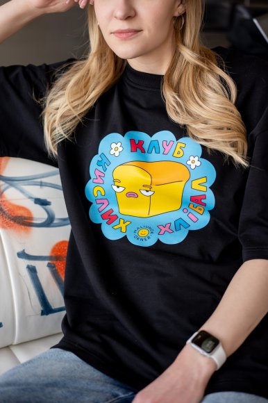 Футболка оверсайз ORNER х Maliunok «Клуб» черная: Фото