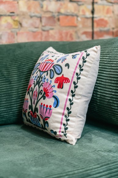 Подушка «Світове дерево» молочна: Фото