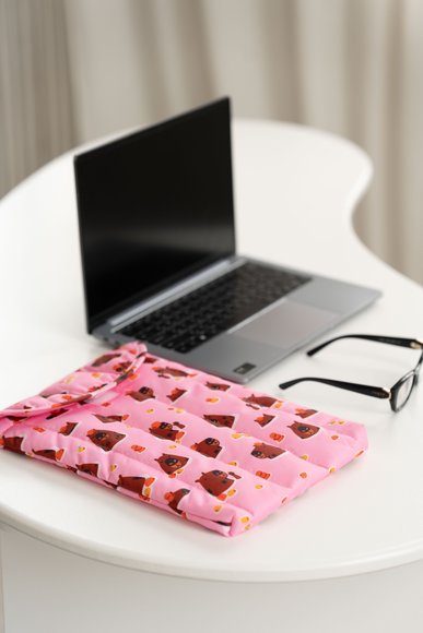Vertical laptop case "Capybaras" pink: Photo