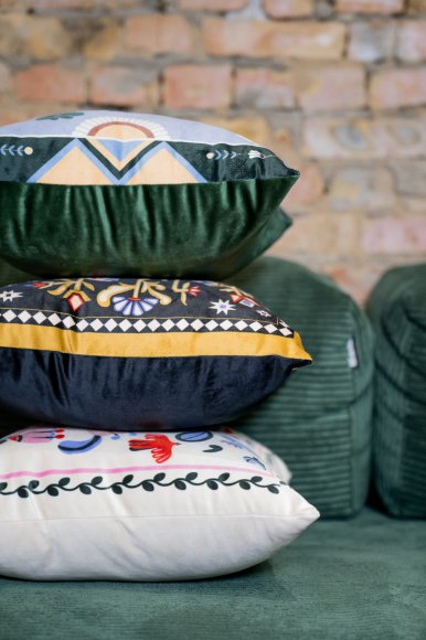 Cushion "Tree of Life" black: Photo