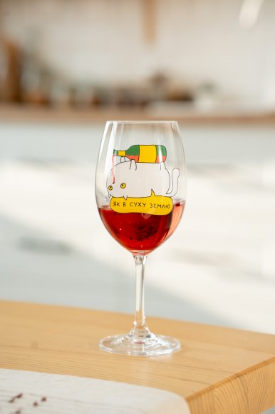 Wineglass ORNER x Maliunok "Goes down easy": Photo