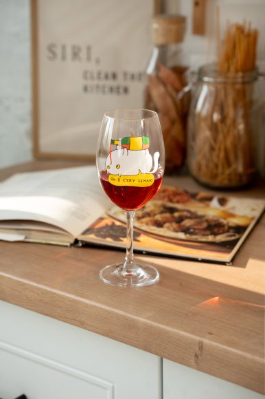 Wineglass ORNER x Maliunok "Goes down easy": Photo