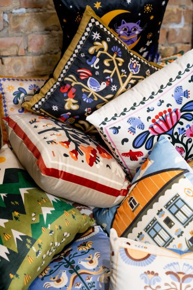 Cushion "Tree of Life" black: Photo