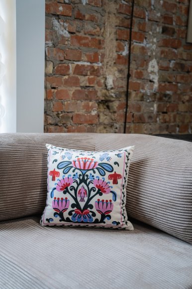 Подушка «Світове дерево» молочна: Фото