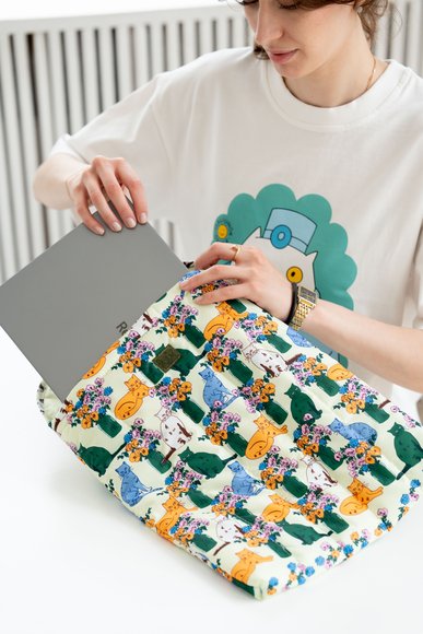 Vertical laptop case "Spring cats": Photo