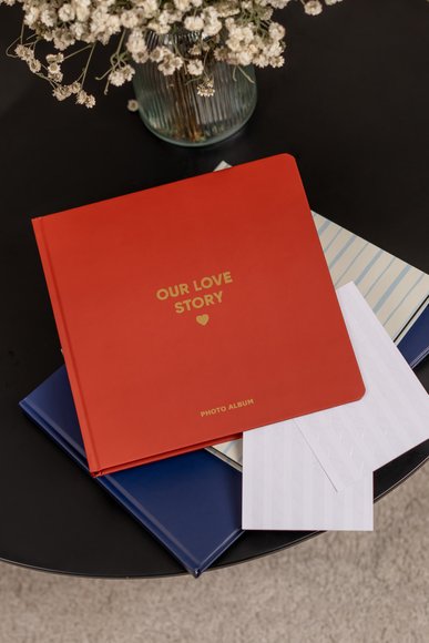 Photo album "Our love story" red: Photo