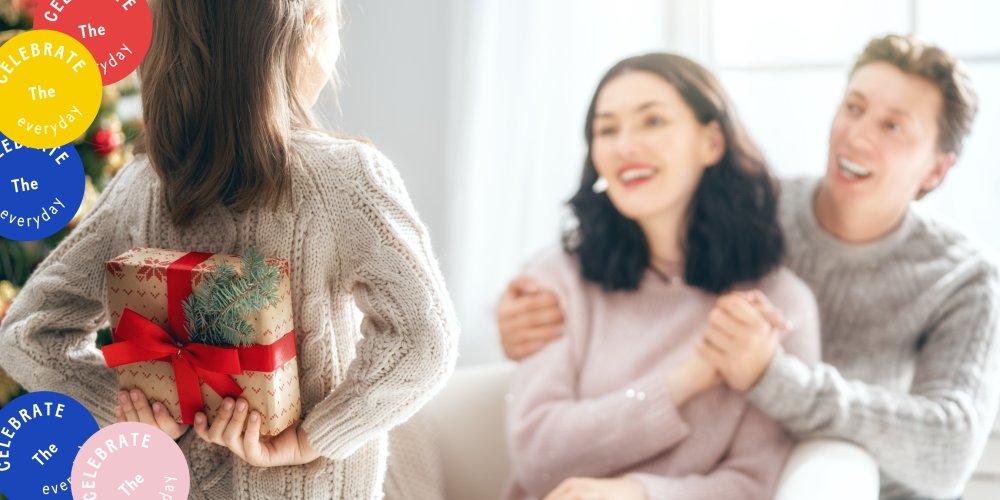 Що подарувати хрещеним? Ідеї подарунків для хрещених батьків на всі випадки: Фото 1 - ORNER