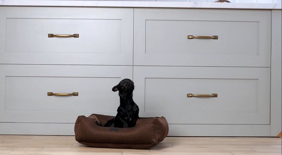 Classic bed for pets brown S: Photo