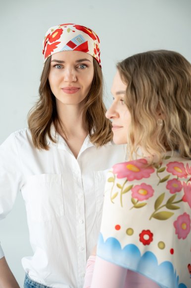 Scarf "House Among Flowers" pink: Photo