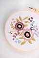 Embroidery kit Ø160 mm "Pastel flowers": Photo 4
