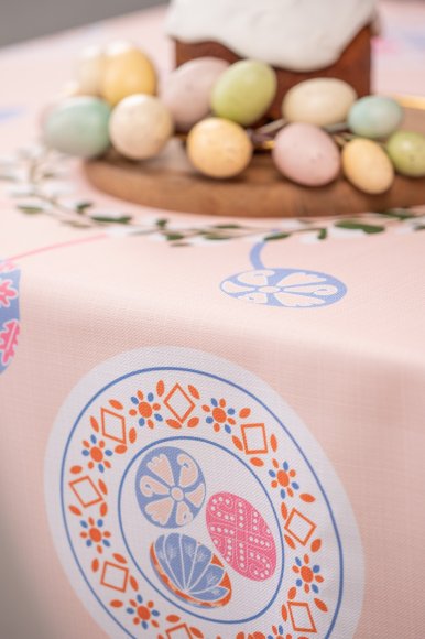 Скатерть «Пасхальный венок» розовая 130х170: Фото