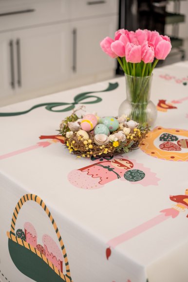 Скатерть «Пасхальная корзина» светлая 130х170: Фото