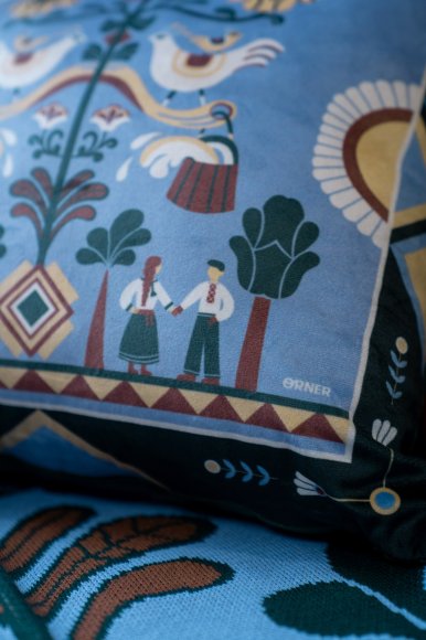 Подушка «Дерево рода» голубая: Фото