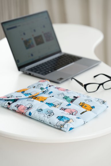 Vertical laptop case "Worker cats": Photo