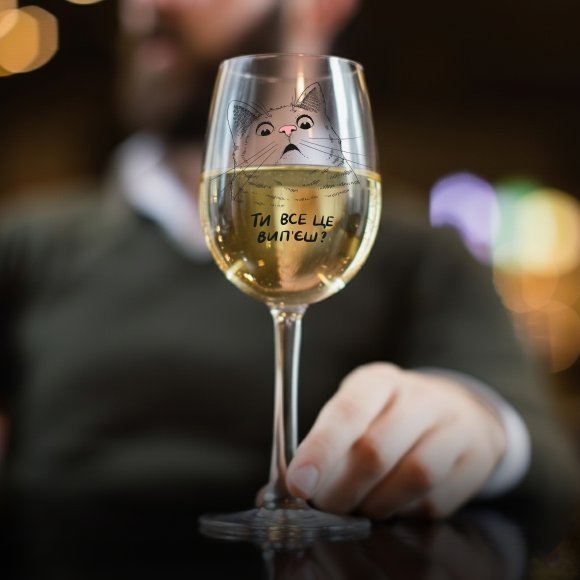 Wine glass Surprised cat: Photo