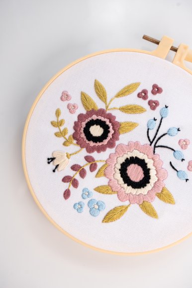 Embroidery kit Ø160 mm "Pastel flowers": Photo