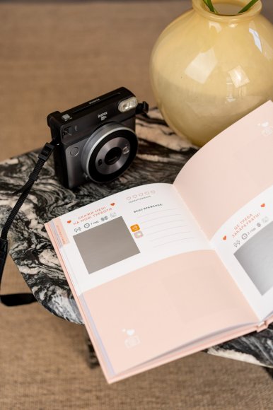 Фотоальбом із завданнями для побачень «54 Неймовірні побачення» світлий: Фото