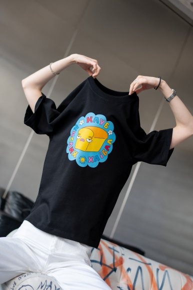 Футболка оверсайз ORNER х Maliunok «Клуб» черная: Фото