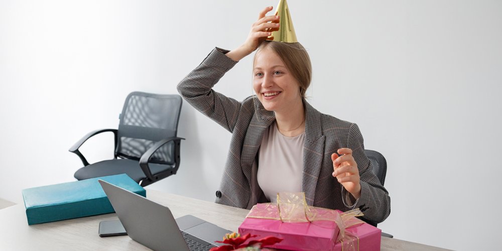 Що можна подарувати начальниці на день народження: найкращі ідеї доречних подарунків: Фото 1 - ORNER