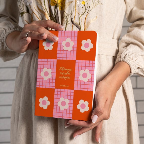 Блокнот в клетку «Цвети, живи, твори!» розовый: Фото