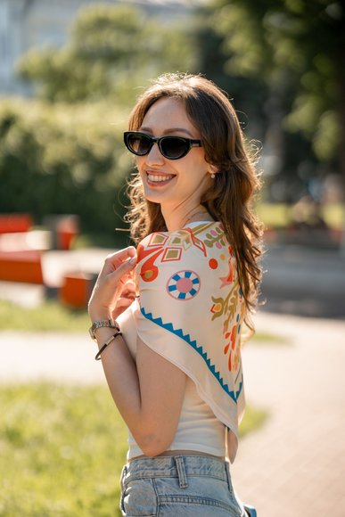 Scarf "Symbol of Life" 70х70 cm light: Photo
