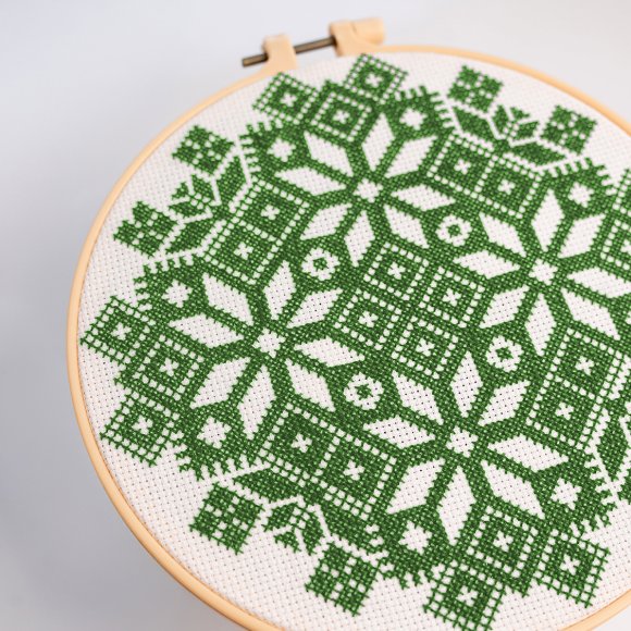 Набор для вышивания Ø190 мм ORNER x Diva Olivka «Мандала» зеленый: Фото