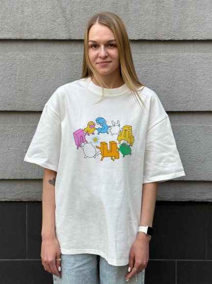 Oversized T-shirt ORNER x Maliunok “Ukrainian ABC” dairy: Photo