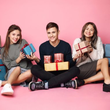 Что подарить коллеге: идеи и варианты для коллег мужчин и женщин: Фото - ORNER