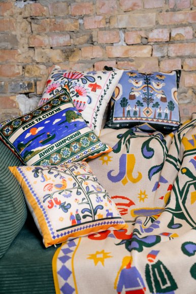 Подушка «Світове дерево» молочна: Фото