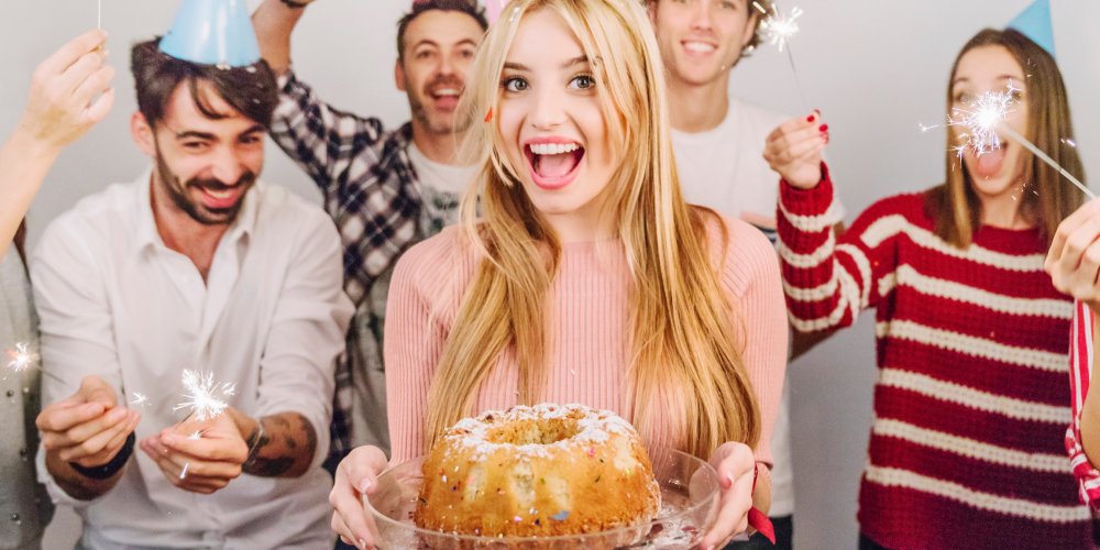 Що можна подарувати дівчині на 18 років: обираємо найвдаліші подарунки: Фото 1 - ORNER