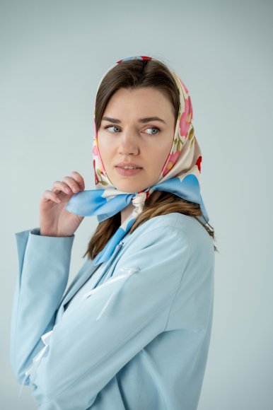 Scarf "House Among Flowers" pink: Photo