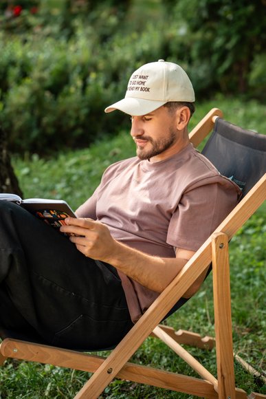 Кепка «I just want to go home and read my book» бежевая: Фото