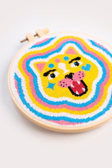 Embroidery kit Ø160 mm "Colorful cat": Photo