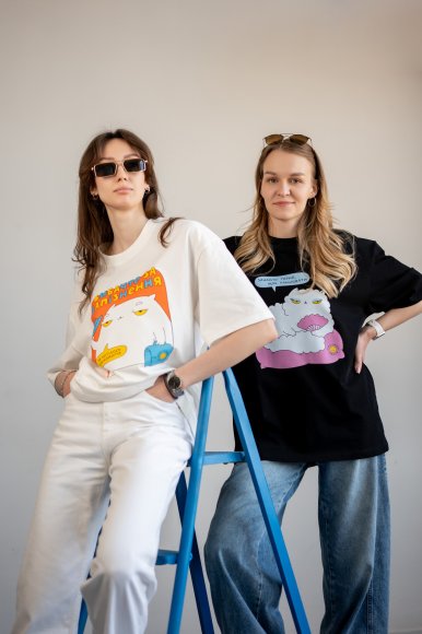 Oversized T-shirt ORNER x Maliunok "Beautiful" black: Photo