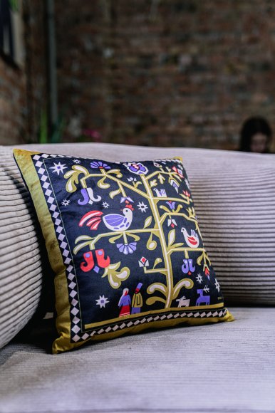 Cushion "Tree of Life" black: Photo