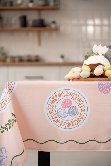 Скатерть «Пасхальный венок» розовая 130х170: Фото
