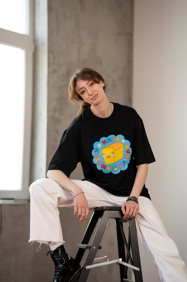 Футболка оверсайз ORNER х Maliunok «Клуб» черная: Фото