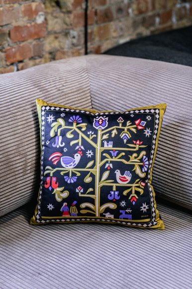 Cushion "Tree of Life" black: Photo