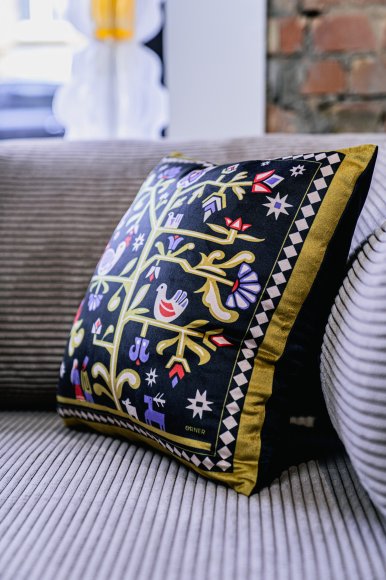 Cushion "Tree of Life" black: Photo